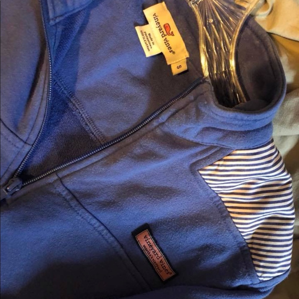 Vineyard vines pullover (hoodie) - Picture 2 of 2